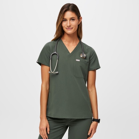 Figs Technical Collection Scrub Tops Size L Bundle - Picture 13 of 13